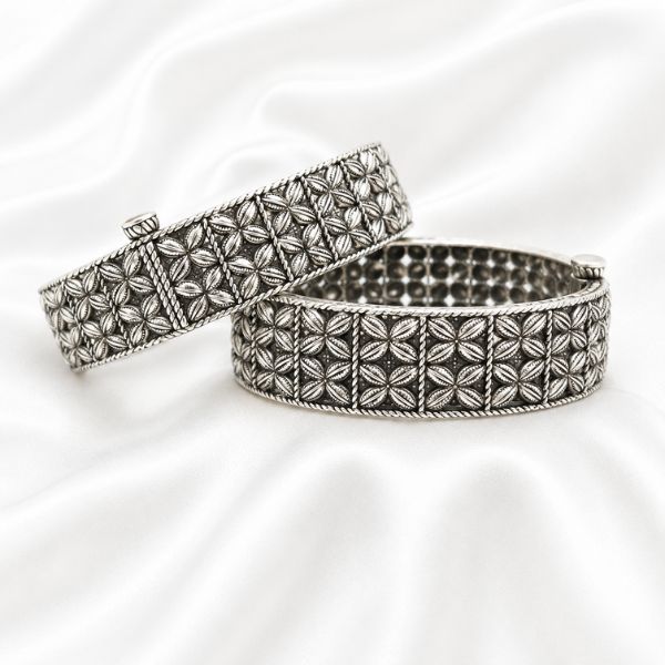 Engraved Star Hinged Bangles