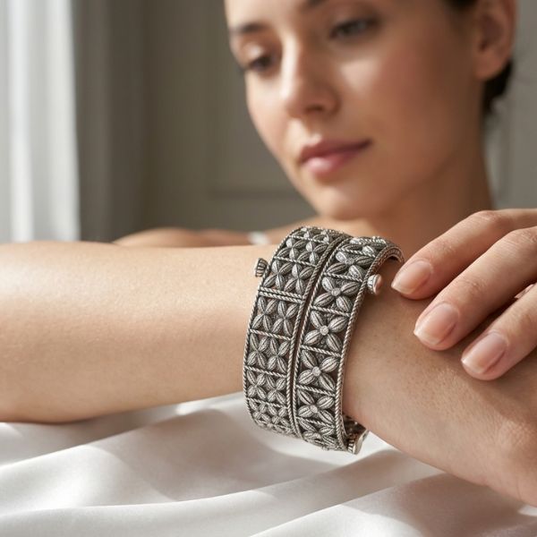 Engraved Star Hinged Bangles