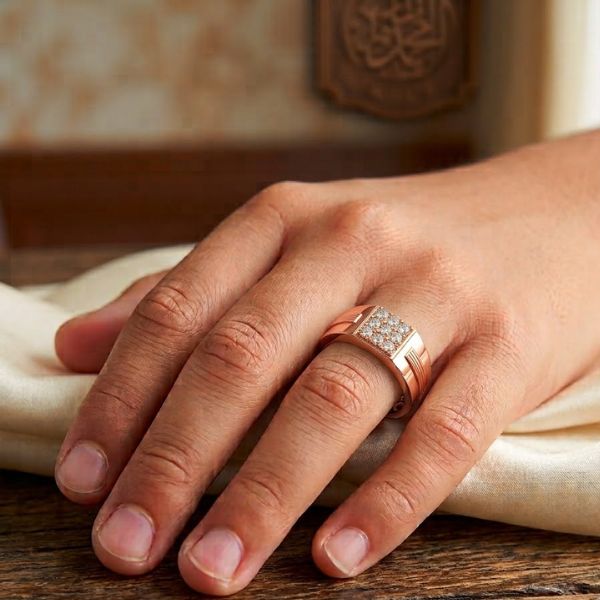 Rose Gold Ribbed Spark Ring